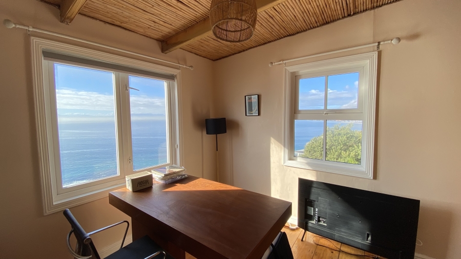 3 Bedroom Property for Sale in Cairnside Western Cape